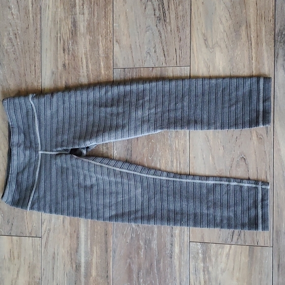 Lululemon Women Wunder Under Crop II leggings sz 2 - Picture 2 of 11